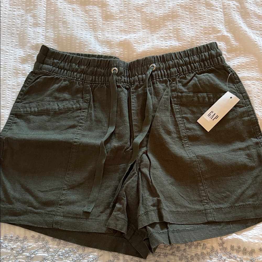 GAP Women's Olive Cargo Shorts NWT